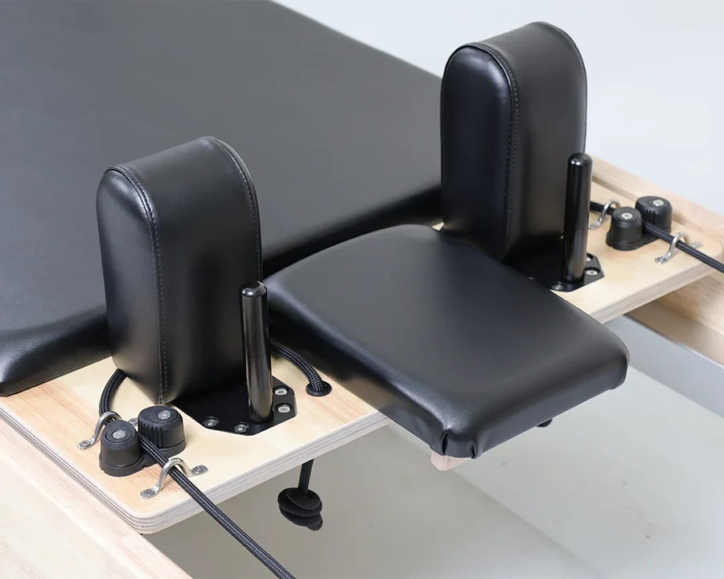 CP152 Adjustable Headrest and Shoulder Rest Oak Reformer CP152 adjustable headrest and shoulder rest oak reformer