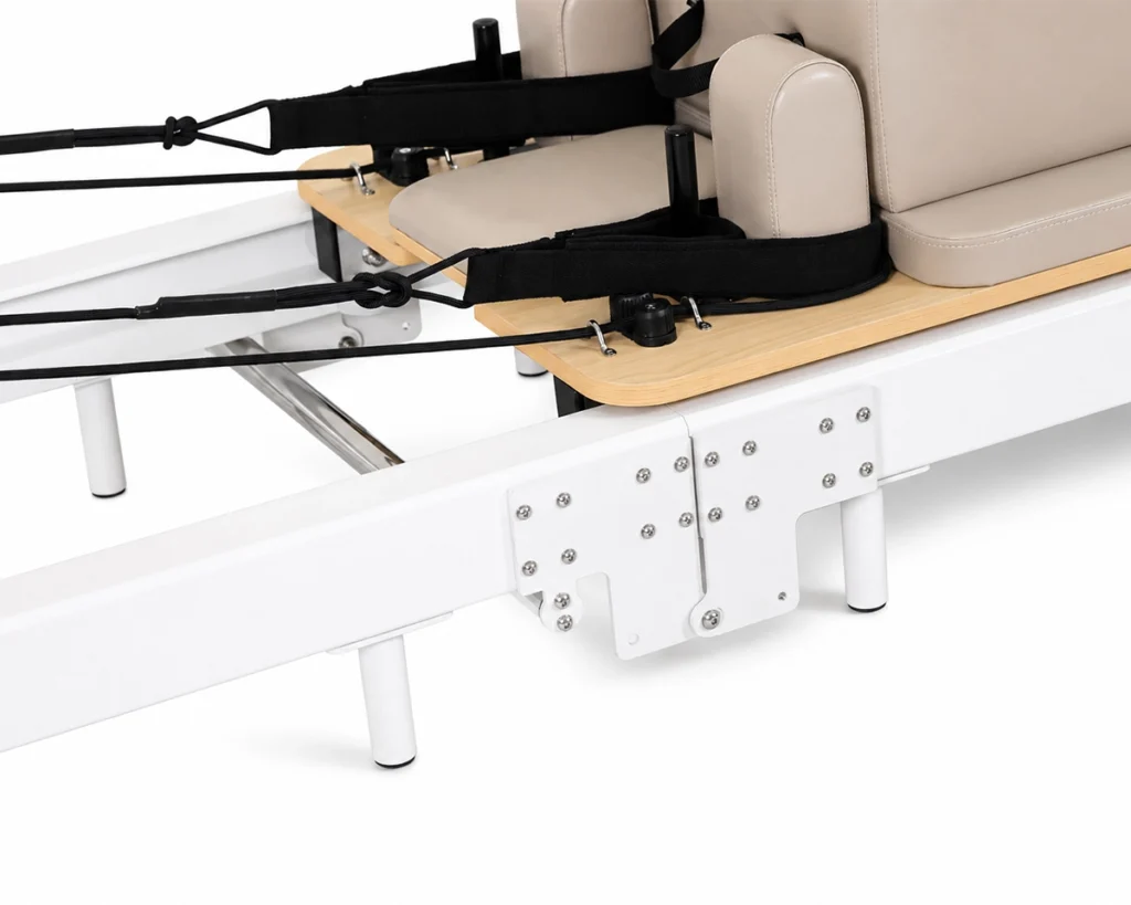 CP221 Folding Aluminum Reformer Center Hinge Detail CP221 Folding Aluminum Reformer Center Hinge Detail